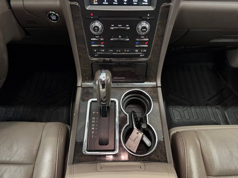 Used 2016 Lincoln Navigator Select RWD image 11