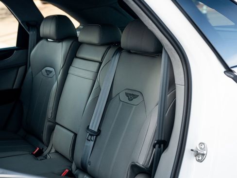 Used 2025 Bentley Bentayga V8 image 26