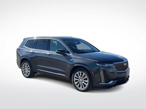 Used 2022 Cadillac XT6 Premium Luxury image 2