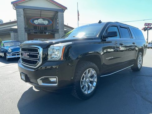 Used 2018 GMC Yukon XL SLT AWD/4WD image 1