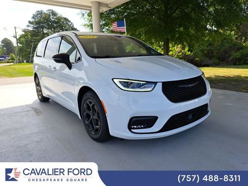 Used 2024 Chrysler Pacifica Limited FWD image 1