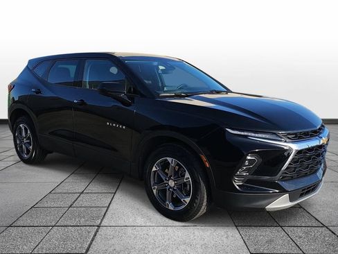 Used 2025 Chevrolet Blazer LT FWD image 3