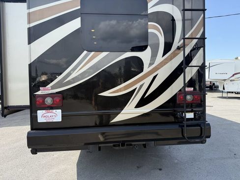 Used 2016 Ford F550 2WD Regular Cab Super Duty image 36