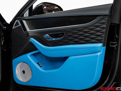 Used 2024 Bentley Flying Spur W12 image 19