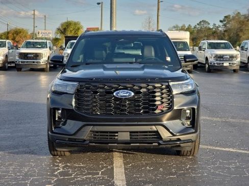 Certified 2025 Ford Explorer ST RWD image 10