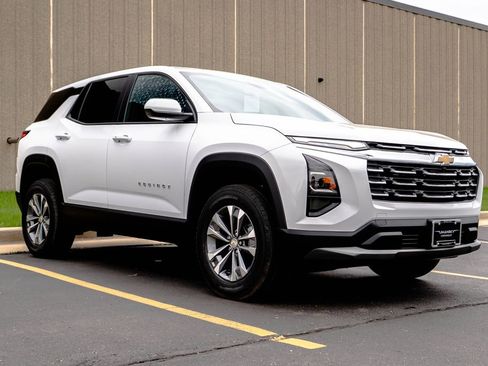 New 2026 Chevrolet Equinox LT FWD image 2