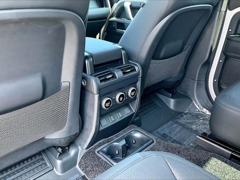 New 2026 Land Rover Defender 130 X-Dynamic SE AWD/4WD image 24