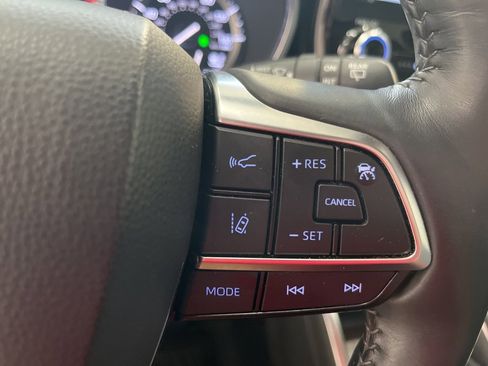 Used 2021 Toyota Highlander Limited image 19