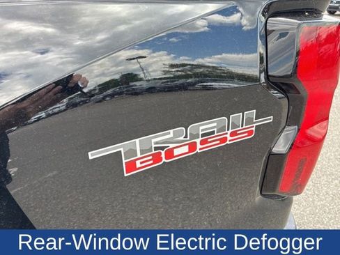 Used 2023 Chevrolet Colorado Trail Boss AWD/4WD image 9