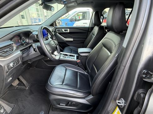 Used 2022 Ford Explorer XLT w/ Equipment Group 202A AWD/4WD image 13