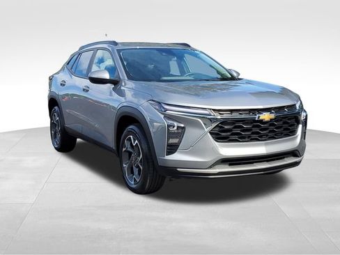 Certified 2024 Chevrolet Trax LT w/ Driver Confidence Package FWD image 7