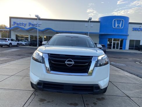 Used 2024 Nissan Pathfinder SV FWD image 4
