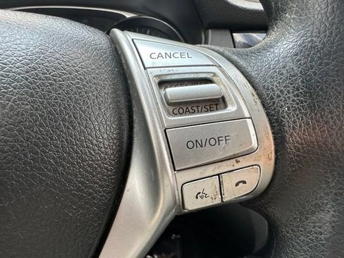Used 2015 Nissan Rogue SV AWD/4WD image 16