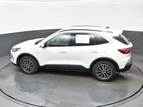 Used 2025 Ford Escape SE image 33