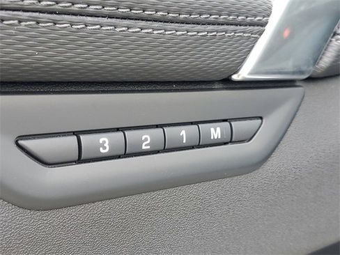 Certified 2025 Land Rover Discovery Sport Dynamic SE image 25