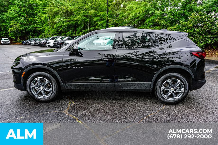 Used 2025 Chevrolet Blazer LT FWD image 6