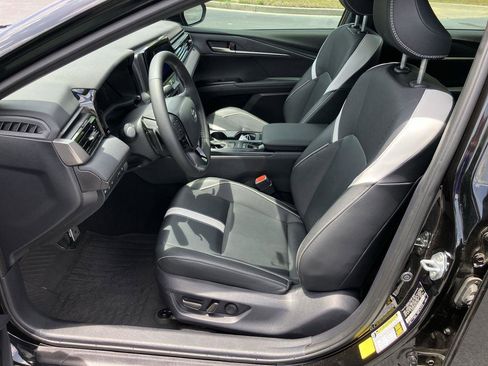 Used 2025 Toyota Camry SE FWD image 12