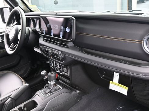 Used 2025 Jeep Gladiator Sport image 43