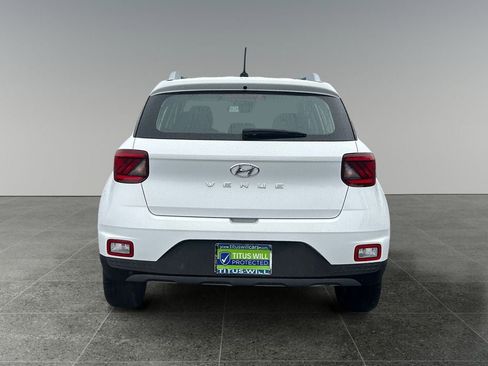Certified 2024 Hyundai Venue SEL image 6