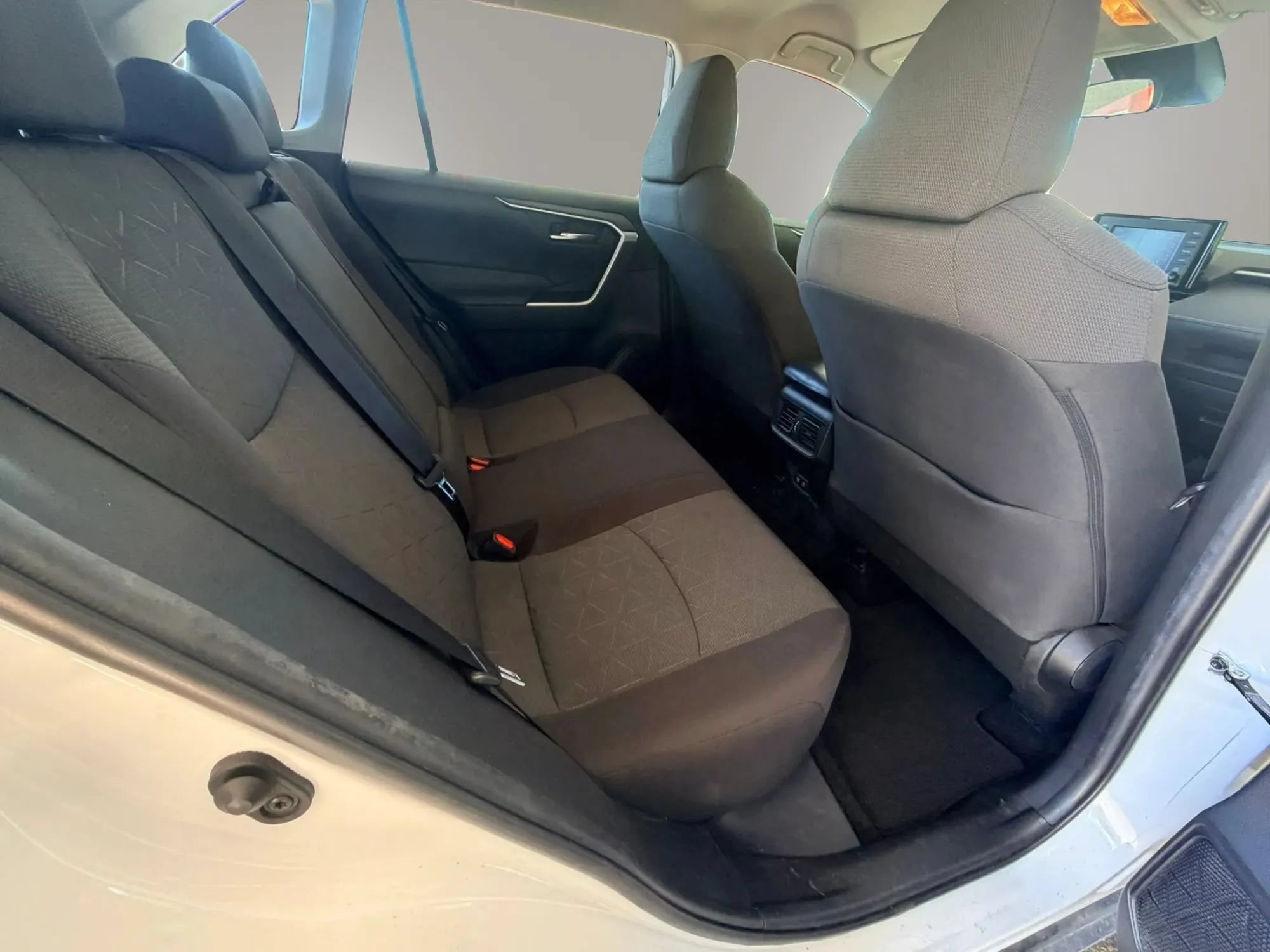 Used 2020 Toyota RAV4 XLE w/ Carpet Mat Package AWD/4WD image 25