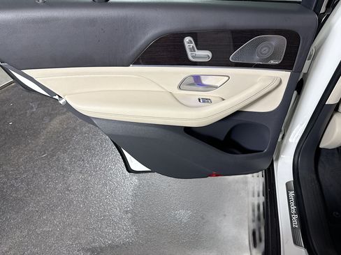 Used 2020 Mercedes-Benz GLE 350 w/ 3rd Row Seat Package image 26