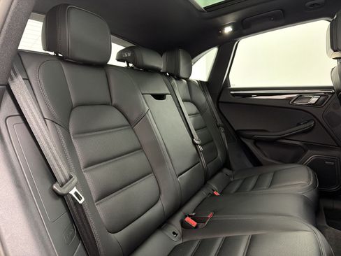 Used 2026 Porsche Macan AWD/4WD image 31