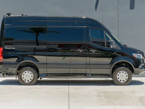 Used 2022 Mercedes-Benz Sprinter 2500 image 6