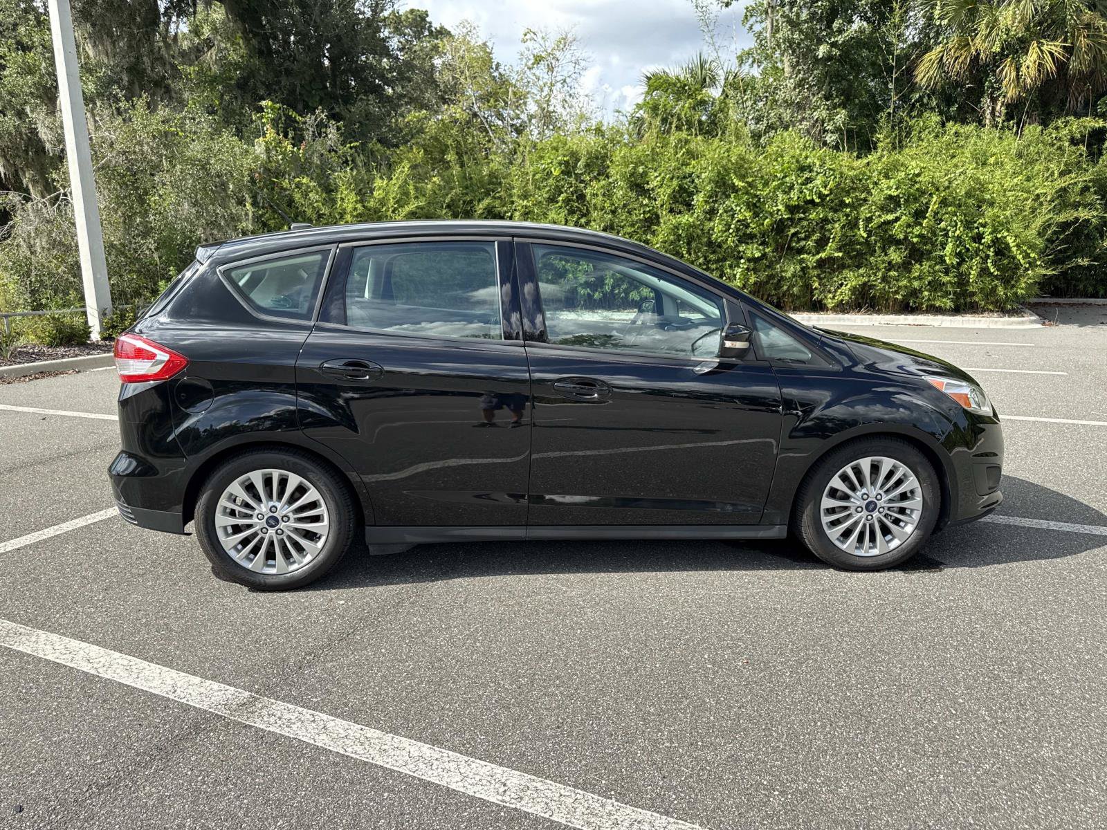 Used 2018 Ford C-MAX SE w/ Equipment Group 201A FWD image 2