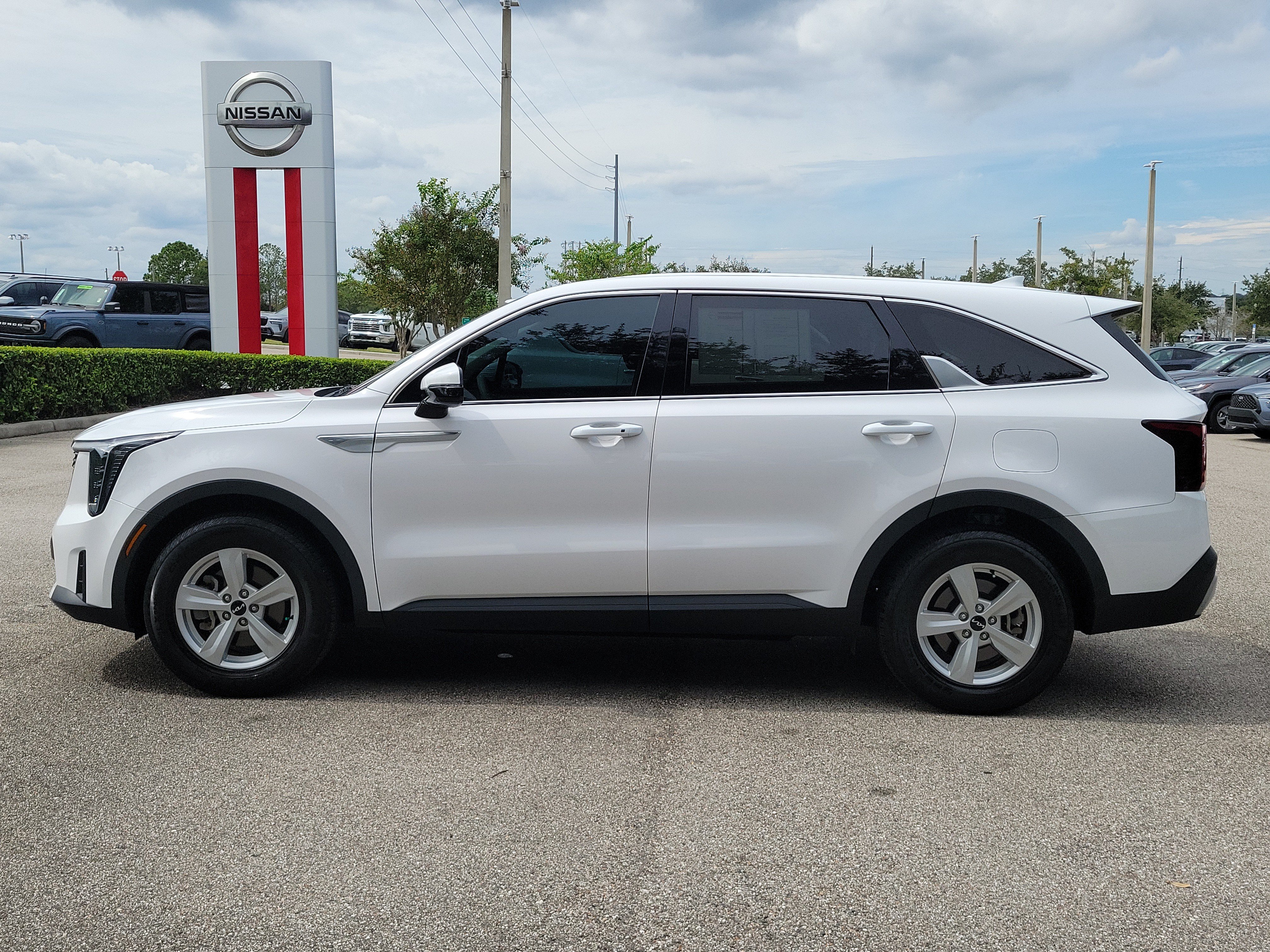 Used 2024 Kia Sorento LX FWD image 9