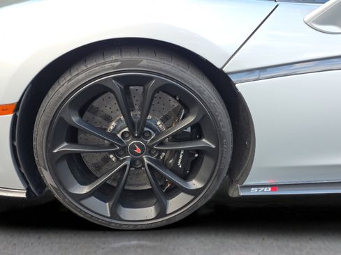 Used 2018 McLaren 570S Spider RWD image 16