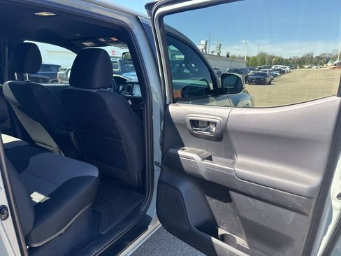 Used 2023 Toyota Tacoma TRD Sport image 11