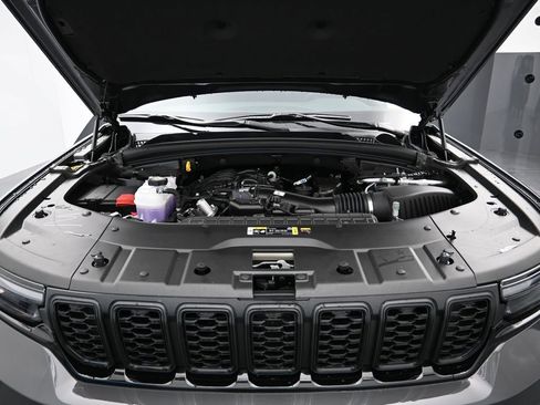 New 2025 Jeep Grand Cherokee Altitude AWD/4WD image 26
