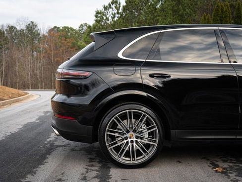 Used 2021 Porsche Cayenne Base image 7