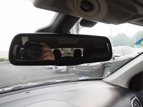 Used 2019 Dodge Journey Crossroad w/ Nav & Sun Group FWD image 12