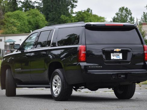 Used 2018 Chevrolet Suburban LT image 7