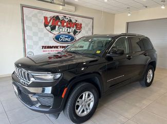 Used 2023 Jeep Grand Cherokee Laredo video 1