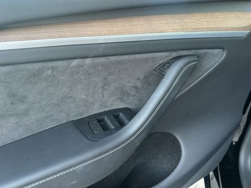 Used 2024 Tesla Model Y Long Range image 31