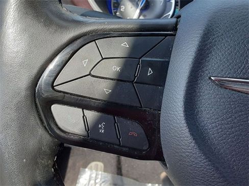 Certified 2020 Chrysler Pacifica Touring-L image 17