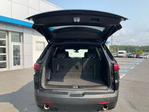 Used 2022 Chevrolet Traverse LT w/ LPO, 'HIT The Road' Package AWD/4WD image 17