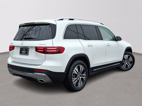 Used 2026 Mercedes-Benz GLB 250 4MATIC image 4
