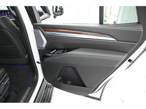 Used 2025 Cadillac Escalade Sport Platinum image 19