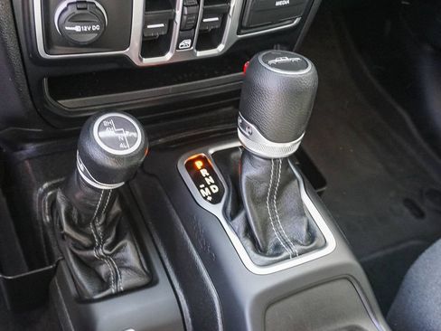 Used 2024 Jeep Gladiator Sport AWD/4WD image 23