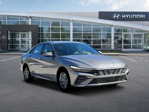 New 2026 Hyundai Elantra Hybrid FWD image 11