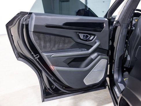 Used 2022 Lamborghini Urus AWD/4WD image 29