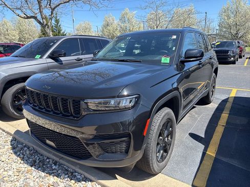 Certified 2025 Jeep Grand Cherokee Altitude AWD/4WD image 1