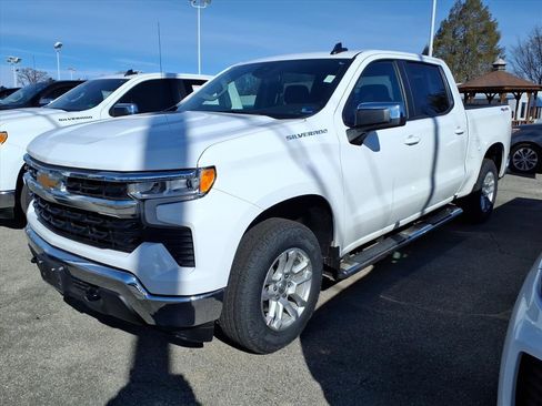 Used 2024 Chevrolet Silverado 1500 LT image 2