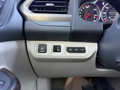 Used 2021 GMC Acadia Denali w/ Denali Technology Package image 13