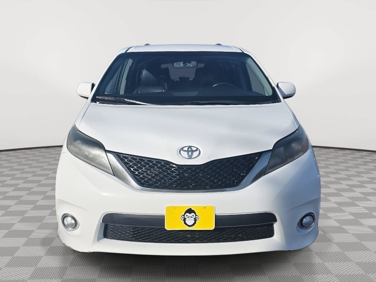 Used 2015 Toyota Sienna SE FWD image 2