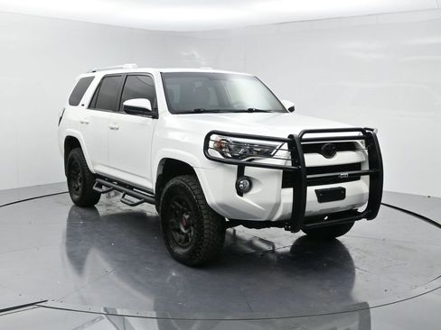 Used 2018 Toyota 4Runner SR5 image 2
