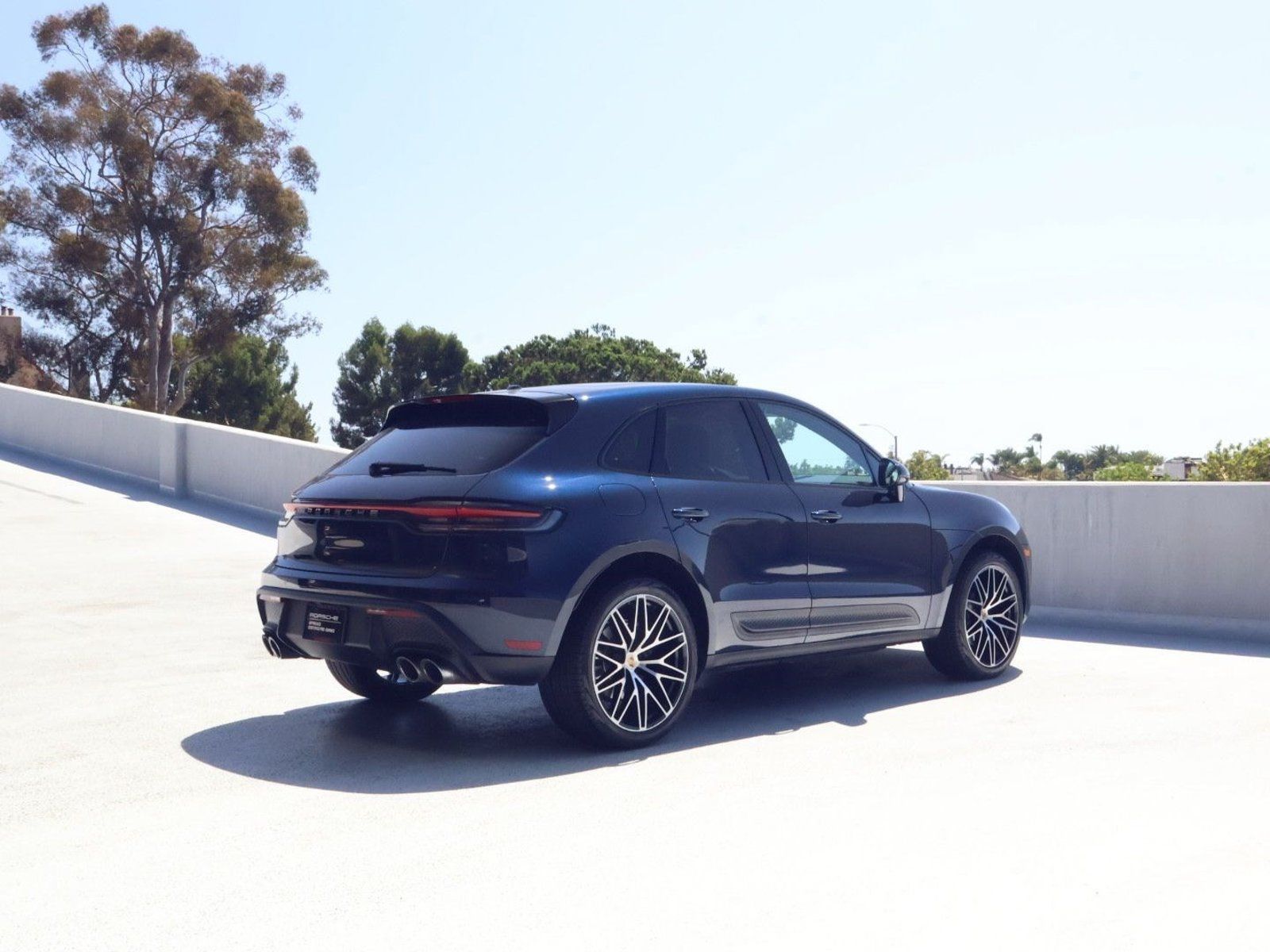 Certified 2023 Porsche Macan AWD/4WD image 8